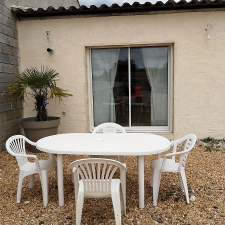 La Petite Maison Des Vignes Les Eglisottes-et-Chalaures Экстерьер фото